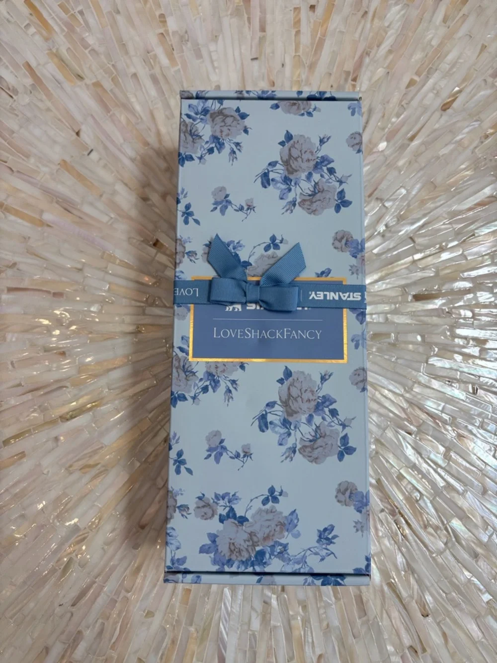 NWOT Stanley x LoveShackFancy Everblooming Roses 20oz All Day Slim Bottle - Picture 2 of 7